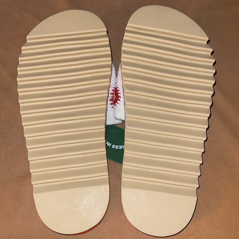 💚🌸Farm Rio Sunset Crochet Slides - Picture 2 of 6